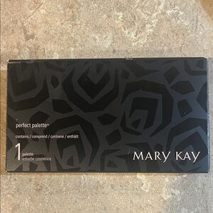 Mary Kay Black Perfect Palette